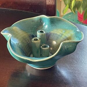 Vintage Ikebana 3 flower frog vase, unsigned.